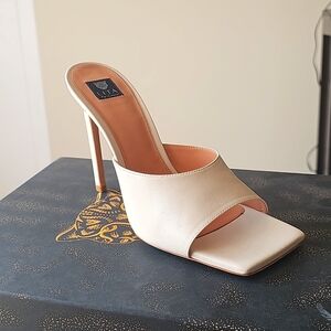 LITA by Ciara Solid Square Toe Slide Cream size 41